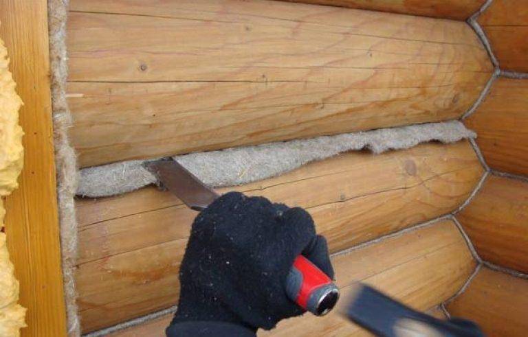 Использование пены в срубе дома между венцов. особенности в строительстве деревянных домов