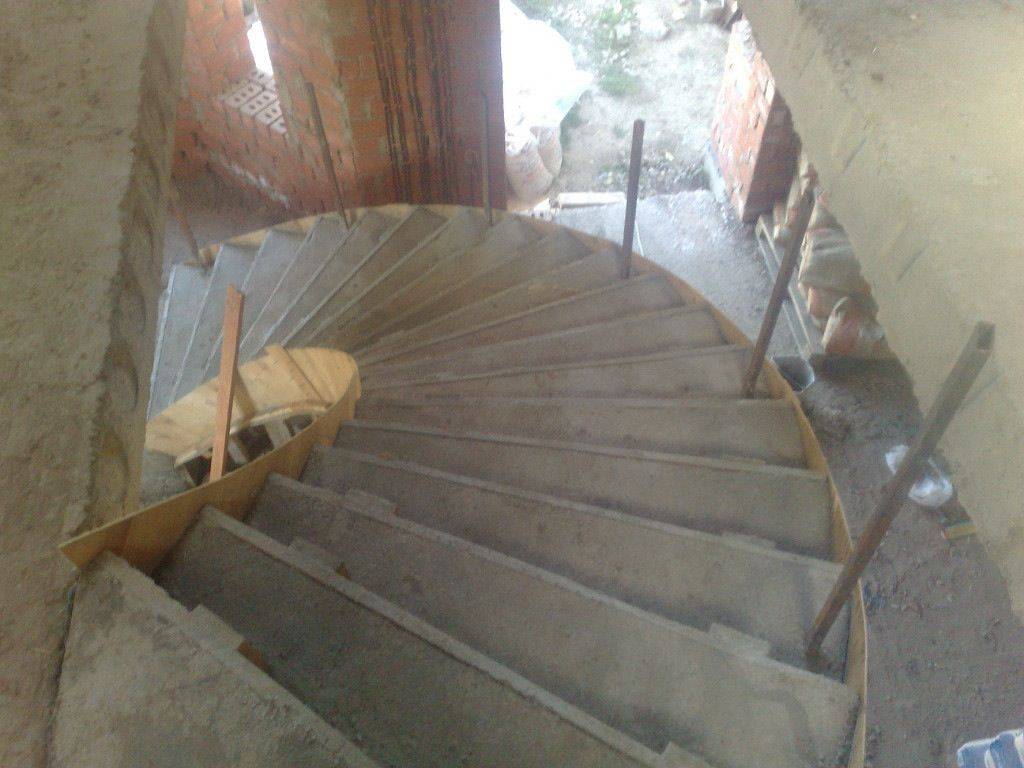 Отделка бетонной лестницы на второй этаж своими руками